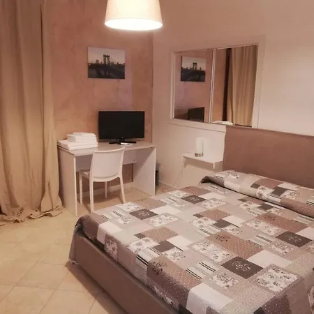 Oasi 210 מלון בארלטה